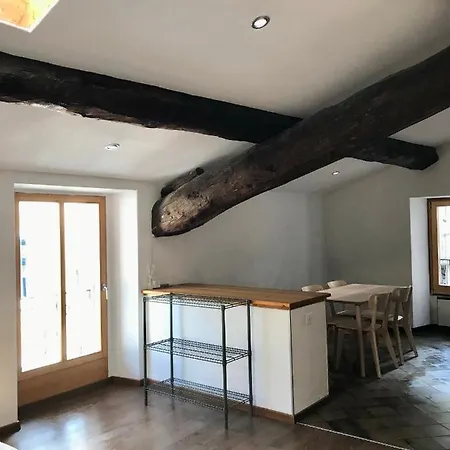 Centrally Located Cozy Loft In Poschiavo Apartmán
