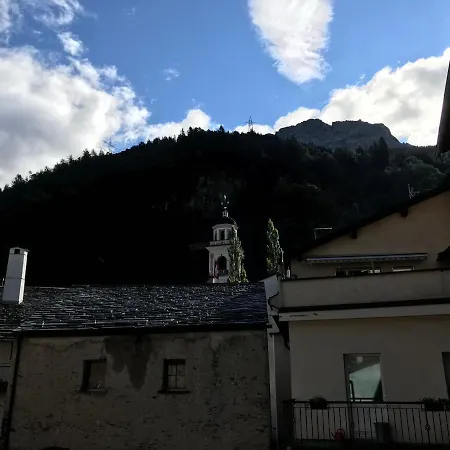 Centrally Located Cozy Loft In Poschiavo